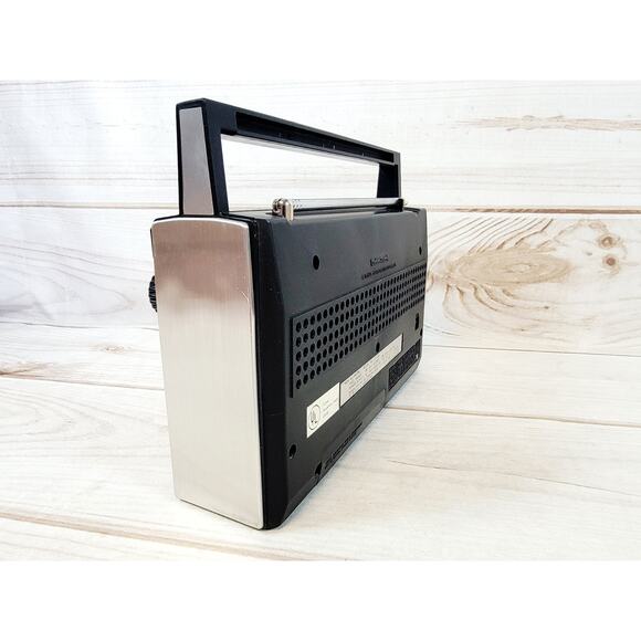 Realistic AM/FM Portable Radio Model 12-665 By Radio Shack Vintage - Picture 8 of 16